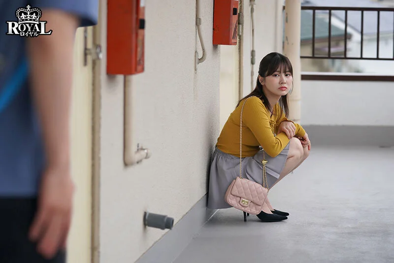 毎日泊まりに来る彼氏持ちの女友達から無自覚に誘惑され、勇気を出せず生殺し状態になった僕。 鳳みゆ