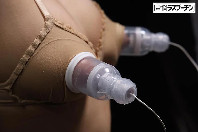 満員電車で吊り革にぶら下げられ両乳首同時開発のすえ無念の発情してしまった巨乳美女6 広瀬美結